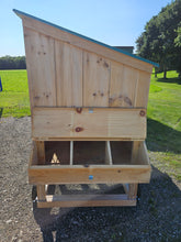 Load image into Gallery viewer, Portable Coop Deluxe 4'x8'